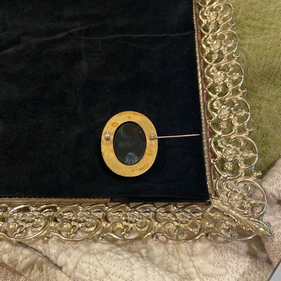 N19-1940's Victorian Revival Black & White Glass & Brass Cameo Brooch - Picture 5 of 7